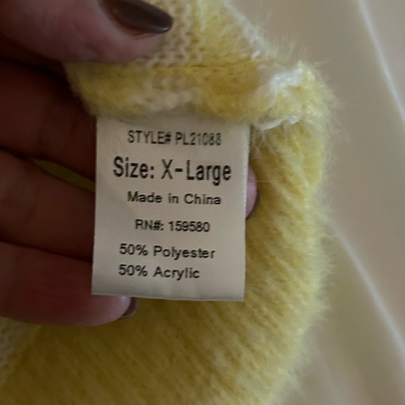 Pink Lily Women’s Cropped Yellow Sweater Size XL - Picture 4 of 7